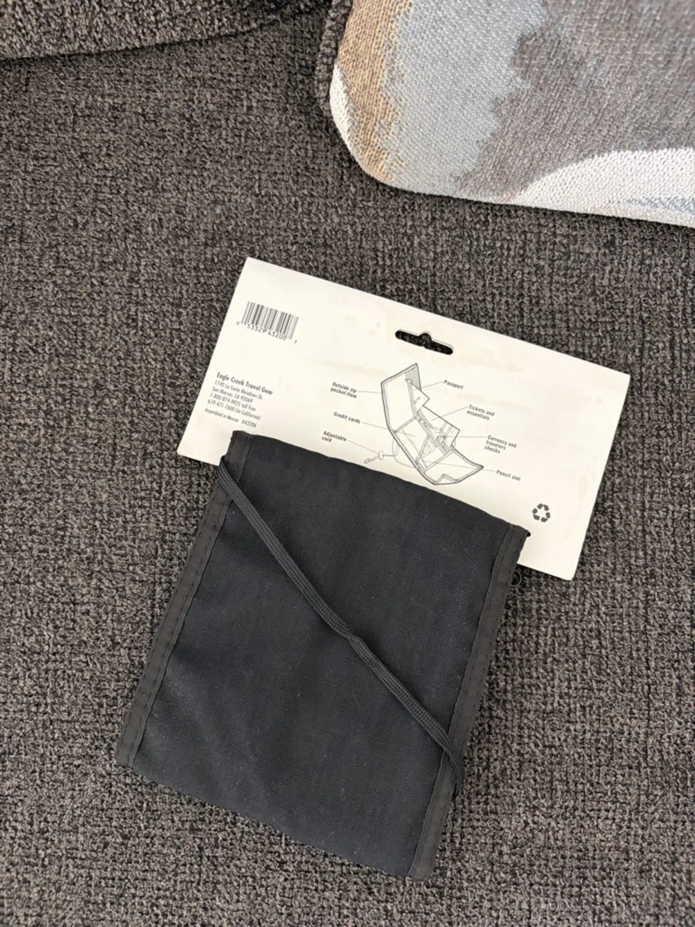 NEW Eagle Creek travel wallet
